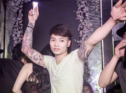 'Nổ như ngô rang' trên mạng xã hội, các thánh chém lần lượt vào tù 'bóc lịch'