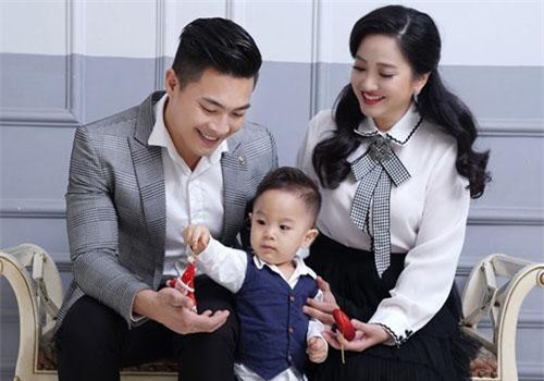 Vợ MC xinh đẹp của Quốc Cơ thông báo tin vui