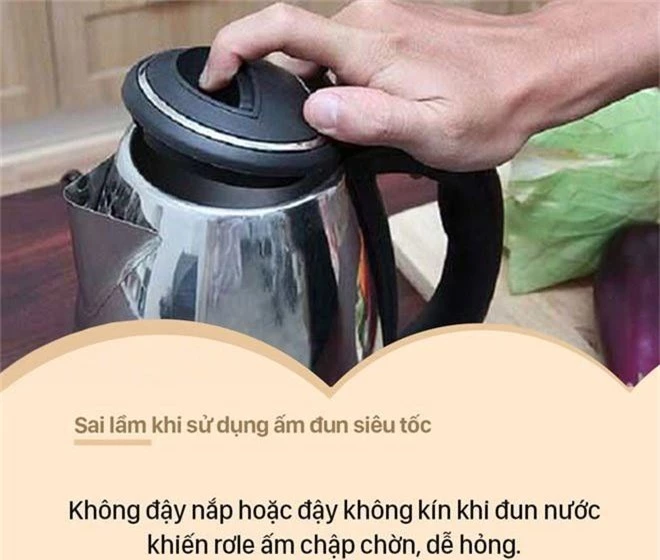 Không đậy nắp hoặc đậy không kín khi đun nước