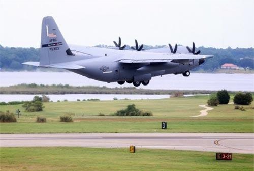 Máy bay "bất tử" của Mỹ với nhiệm vụ đâm đầu vào mọi siêu bão