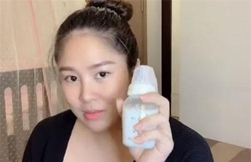 Từng ôm gối khóc ròng vì không có sữa cho con, Lê Phương tiết lộ thứ đồ uống giúp sữa về ào ạt
