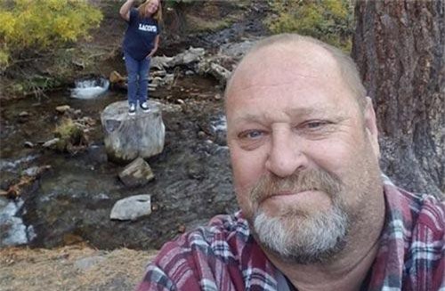 Đang nghèo cùng cực, trở thành tỷ phú nhờ... một tấm chăn