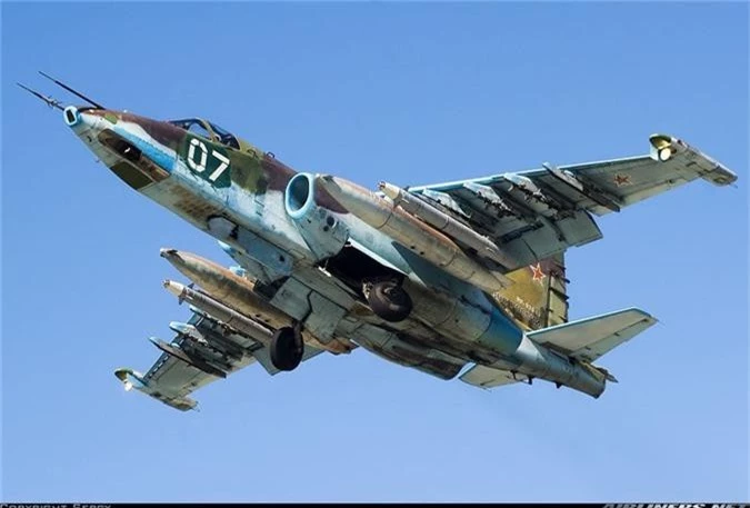 Cuong kich Su-25 roi tan tanh khien Nga dau dau tim nguyen nhan-Hinh-3