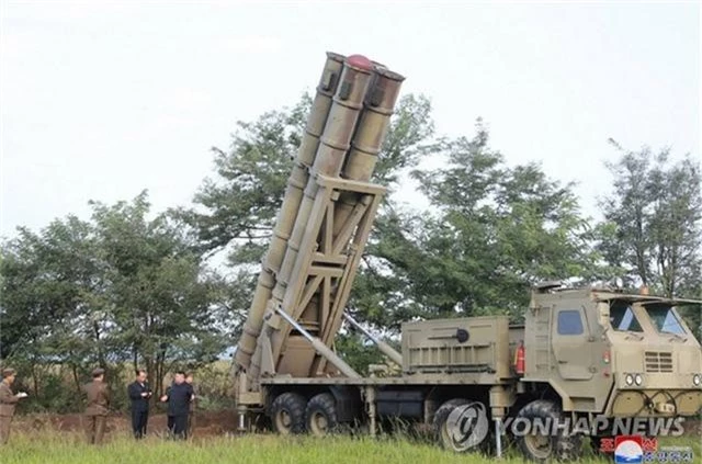 Triều Tiên tuyên bố thử hệ thống phóng đa tên lửa siêu lớn - 2
