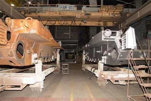 Truyền thông Mỹ vừa đăng tải chùm ảnh về dây chuyền nâng cấp xe tăng chiến đấu chủ lực M1 Abrams đặt tại Trung tâm sản xuất Hệ thống kết hợp (nhà máy Lima), bang Ohio.