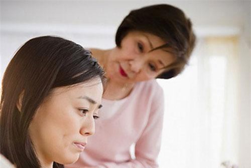 Bắt quả tang con dâu đi nhà nghỉ, mẹ chồng sững sờ khi nhìn thấy kẻ thứ 3