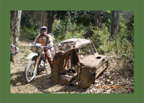 Soi tàn tích chiến tranh trên đường mòn Hồ Chí Minh ở Lào