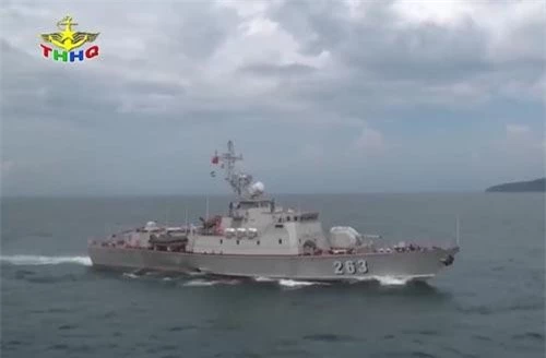 Trong đoạn Video được Truyền hình Hải quân vừa công bố mới đây, có các tàu tuần tra tốc độ cao mang số hiệu 263 và 265 xuất hiện và thực hiện bắn đạn thật tiêu diệt mục tiêu giả định. Nguồn ảnh: THHQ.