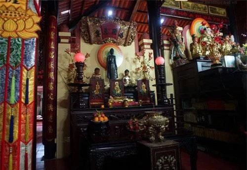 Nằm ở phường 2, quận 11, TP HCM, chùa Phụng Sơn là nơi đang lưu giữ bức tượng Phật bằng đồng gắn với câu chuyện bí ẩn xảy ra cách đây 2 thế kỷ.