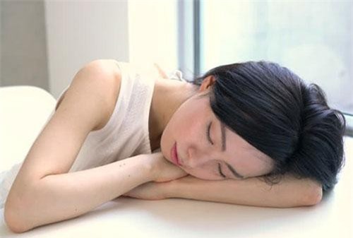 Giới khoa học khẳng định: Ngủ trưa ít nhất 2 lần/tuần giúp kéo dài tuổi thọ, giảm 48% nguy cơ đột quỵ