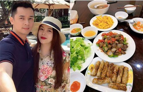 Hiếm lắm mới thấy Hằng Túi tự tay vào bếp, ông xã lập tức nịnh 1 câu ẩn ý khiến ai cũng hoang mang