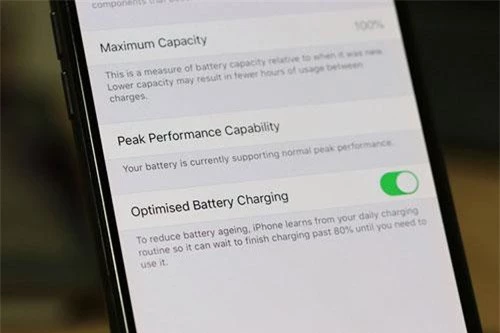 iOS 13 cung cấp tính năng Optimised Battery Charging nhằm kéo dài tuổi thọ pin của iPhone.