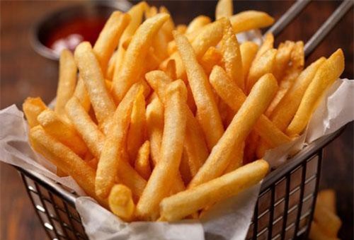 Chỉ cần thêm bước này trước khi chiên, khoai tây chín cực nhanh lại giòn rụm, thơm lừng