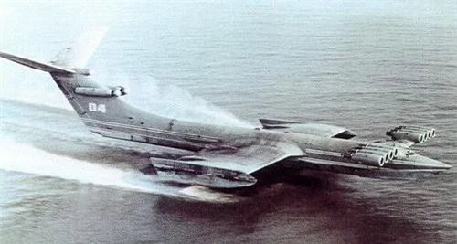 Chiếc Ekranoplan “KM” gây ấn tượng mạnh bởi kích thước to lớn. Ảnh: Sputnik.