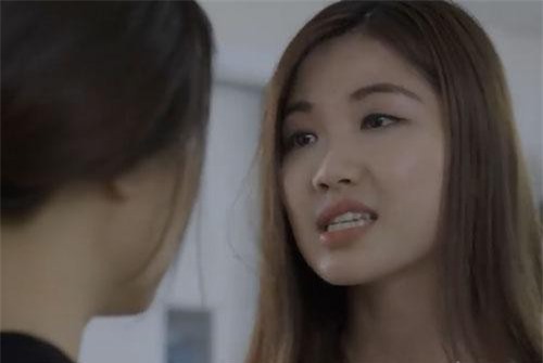 "Hoa hồng trên ngực trái" tập 12: Toàn dân hả hê xem cảnh tiểu tam sợ rúm ró vì bị Khuê vạch mặt hết đường chối cãi