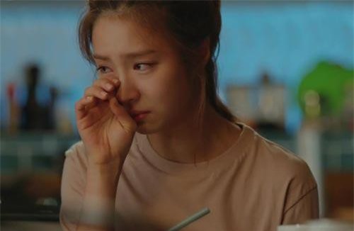 Đêm tân hôn đầy nước mắt của nữ nhân viên ngân hàng