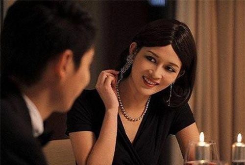 Điếng người phát hiện sự thật về vợ sau khi ngã vào vòng tay osin trẻ bốc lửa