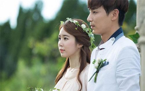 Ngày cưới mẹ chồng tương lai giật mic xin hủy hôn, tôi cay mắt mang ơn bà một đời