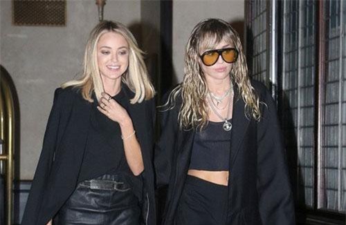 Khoảnh khắc "xuất thần" của Miley Cyrus và bạn gái tin đồn, nhan sắc và thần thái đỉnh cao chưa từng thấy thời yêu Liam Hemsworth