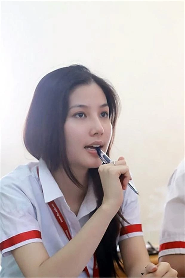 Ngắm loạt ảnh ngố tàu của sao Việt thời đi học: Ai cũng dậy thì thành công, thậm chí dính nghi án phẫu thuật thẩm mỹ - Ảnh 4.