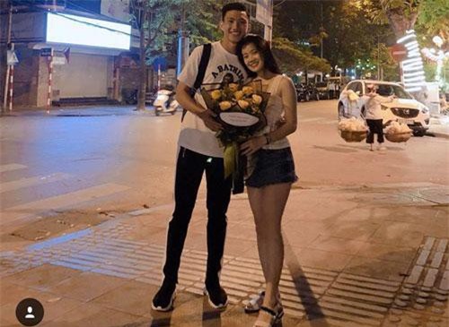 Cao 1,56m, bạn gái Đoàn Văn Hậu sở hữu gu thời trang ấn tượng