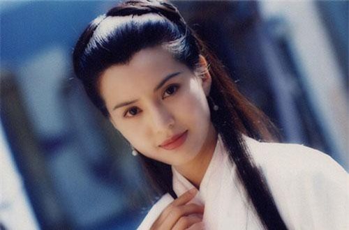 "Tiểu Long Nữ đẹp nhất màn ảnh" lộ da mặt nhăn nheo, già nua gây sốc