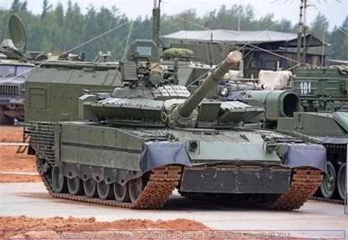 Xe tăng chiến đấu chủ lực T-80BVM sau nâng cấp. Ảnh: Ria Novosti.