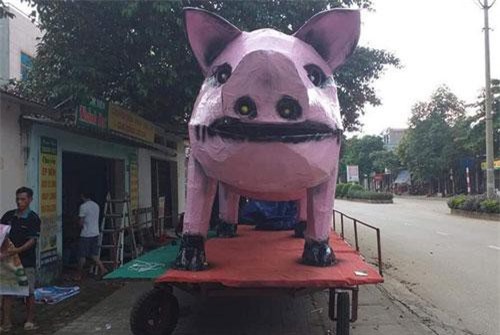 Trung thu mà thấy đèn ông sao, con bướm là xưa rồi, bởi dân mạng đang truyền tay kịch liệt bộ ảnh đèn lồng hình heo tỏa sáng đầy kỳ lạ