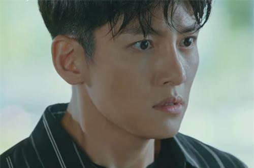 Ji Chang Wook bị gái tát “sấp mặt”, bắt đền 20 năm thanh xuân