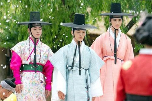 Chưa lên sóng, 'Biệt đội hoa hòe' đã lọt top 10 phim truyền hình nổi tiếng nhất tại Hàn Quốc