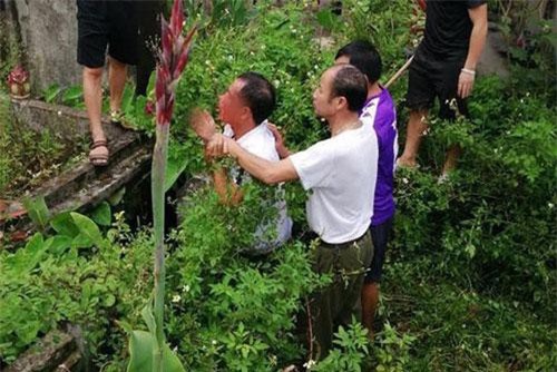 Hà Nội: Gã đàn ông nghi định giở trò đồi bại với bé gái sau khi trộm bất thành