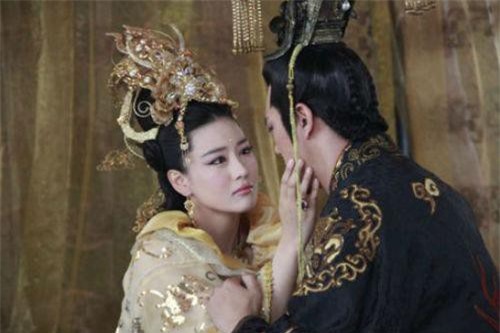 Những bà hoàng nhan sắc tuyệt trần, trụy lạc không ai bì được