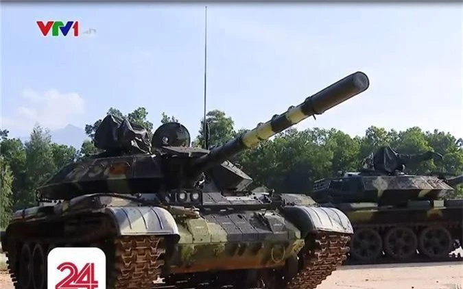 Một trong những hạng mục nâng cấp đang quan tâm và vui mừng nhất trên xe tăng T-54M mà nhà máy Z153, Tổng cục Công nghiệp Quốc phòng thực hiện là việc trang bị tăng cường thêm giáp trụ mới bọc bên ngoài lớp giáp thép thông thường trước đây. Ảnh: VTV24