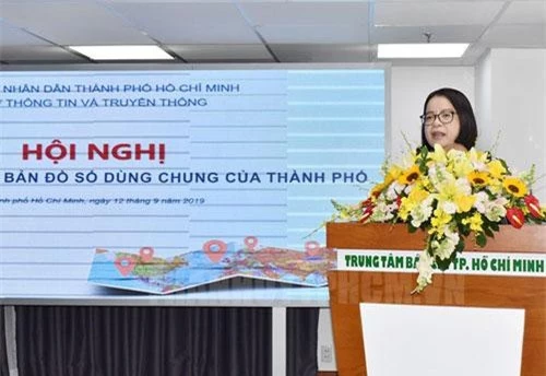 Phó Giám đốc Sở Thông tin và Truyền thông TP Võ Thị Trung Trinh phát biểu tại hội nghị
