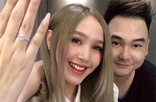 Bạn gái kém 13 tuổi của Xemesis - "streamer giàu nhất Việt Nam" khoe nhẫn cầu hôn, lại sắp có đám cưới to to để "hóng" rồi!