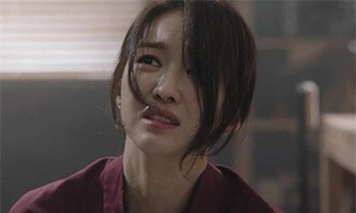 Đón tôi từ viện trở về sau vụ sảy thai, chồng đặt lên bàn tờ giấy ly hôn