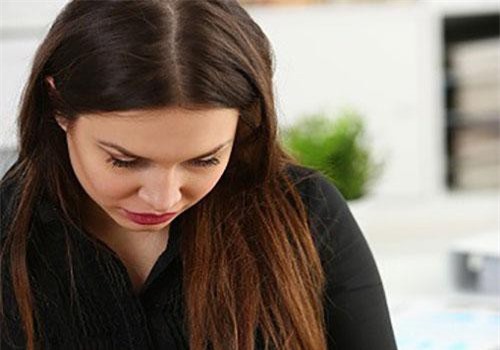 Tình cờ phát hiện cô bạn thân ngấm ngầm liên lạc với chồng tôi