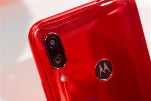 Ảnh chi tiết smartphone chống nước, camera kép, giá 3,57 triệu