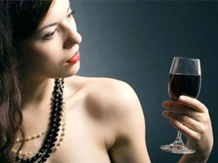 Vì sao phụ nữ nói, đòi hỏi, cằn nhằn nhiều và già nhanh hơn đàn ông?