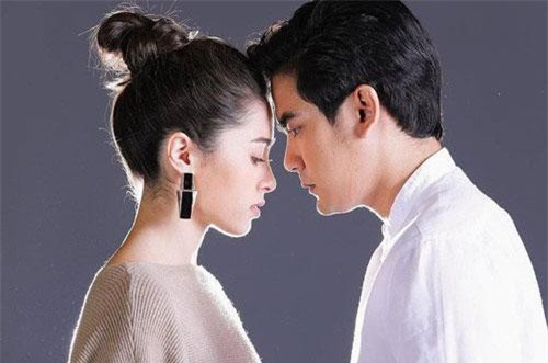 Dù có "diễn" giỏi đến mấy thì chỉ cần nhìn vào 7 dấu hiệu này, bạn sẽ biết rõ anh ta có thật sự yêu mình hay không