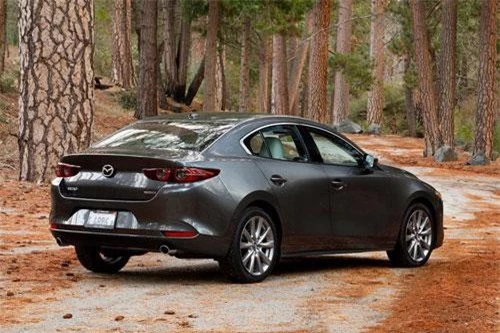 8. Mazda 3 (doanh số: 148.455 chiếc).