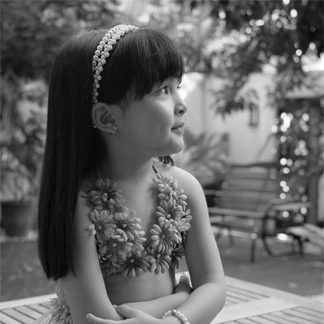 Có ai như con gái mỹ nhân đẹp nhất Philippines, diện váy Hawaii cũng gây bão mạnh vì xinh xuất sắc như công chúa - Ảnh 3.