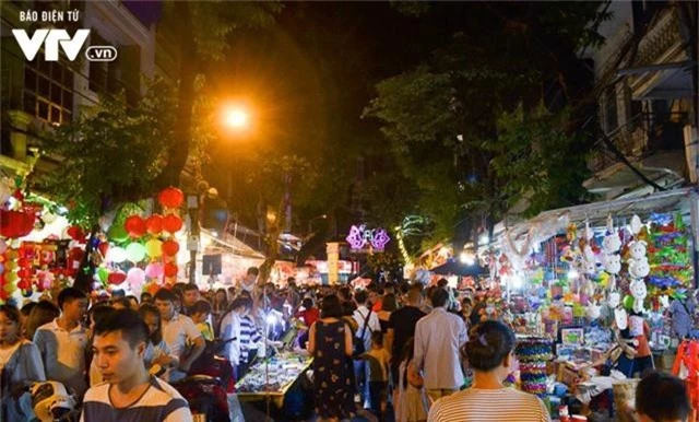 Hàng ngàn người chen lấn dạo chợ Trung thu truyền thống - Ảnh 6.
