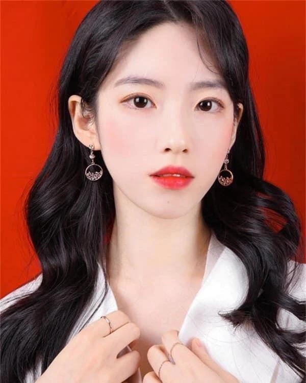 Nữ YouTuber sở hữu điểm cộng nhan sắc của IU, Taeyeon, Irene nên bị nghi ngờ là đã đập mặt xây lại - Ảnh 4.