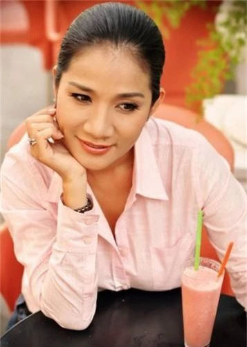 Soi tinh duyen cua “ba moi” Cat Tuong truoc nghi van co ban trai moi-Hinh-7