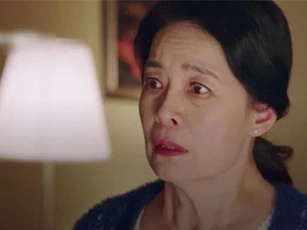 Bà nựng cháu "về bà chăm cho lớn chứ mẹ mày vô tích sự", nàng dâu cười nhẹ hành động bất ngờ khiến 2 tuần sau mẹ chồng chào thua