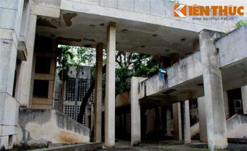 Rợn người ngôi nhà lạnh lẽo, hoang vắng giữa phố vàng Hà Nội