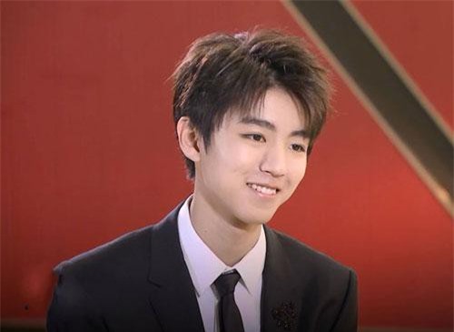 Ai cũng nghĩ giàu có như thiếu gia nhưng gia cảnh thật sự của “Tiểu Thiên Vương” Vương Tuấn Khải khiến nhiều người phải xót xa