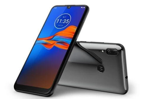 “Trái tim” của Motorola Moto E6 Plus là vi xử lý Mediatek Helio P22 (12nm) lõi 8 với xung nhịp 2 GHz, GPU PowerVR GE8320. RAM 2 GB/ROM 32 GB hoặc RAM 4 GB/ROM 64 GB, có khay cắm thẻ microSD với dung lượng tối đa 512 GB. Hệ điều hành Android 9.0 Pie.