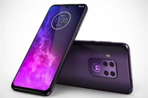 Sức mạnh phần cứng của Motorola One Zoom đến từ chip Qualcomm Snapdragon 675 (11nm) lõi 8 với xung nhịp tối đa 2 GHz, GPU Adreno 612. RAM 4 GB/ROM 128 GB, có khay cắm thẻ microSD với dung lượng tối đa 1 TB. Hệ điều hành Android 9.0 Pie.